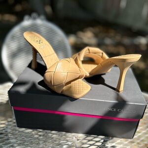 Vince Camuto Brelanie slide